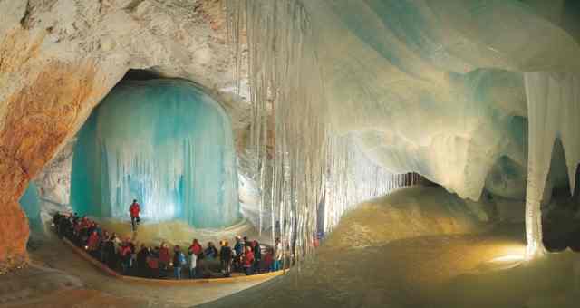 The-Giant-Ice-Cave