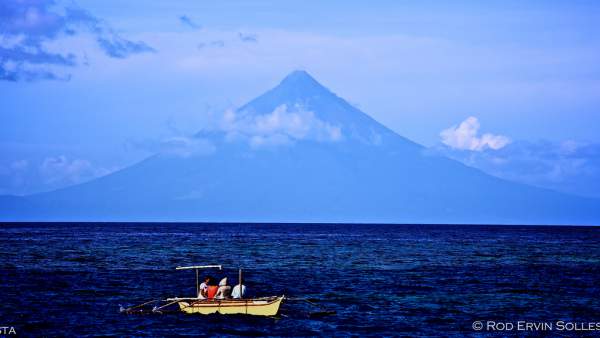 mayon volcano philippines