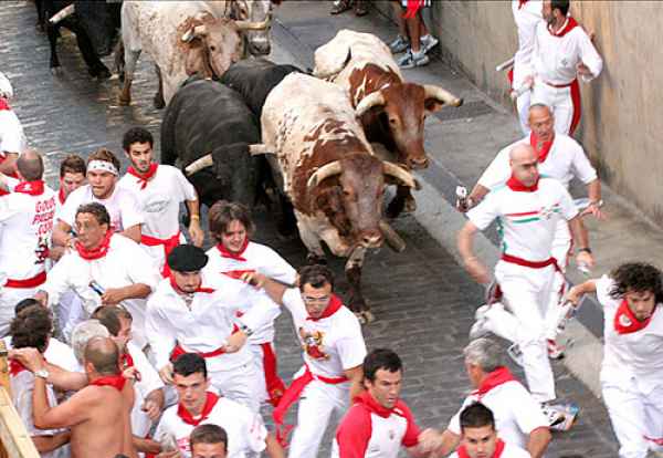 The-Running-of-the-Bulls-in-Pamplona